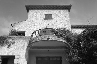 La façade sud. Détail.