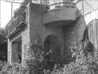 Façade sud. Le porche. Détail.
