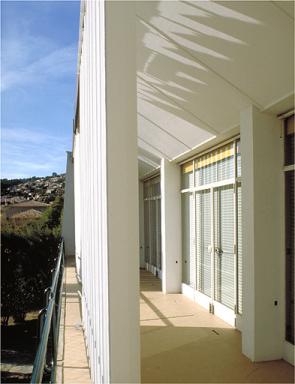 Le balcon sud depuis la terrasse à l'est.