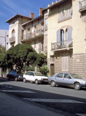 Vue d'ensemble de la faade sud  depuis l'est. Lon David architecte, 1910.