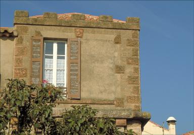 Le haut de la tour depuis l'ouest. Détail. Architecte inconnu. Vers 1900.