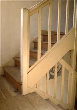 La rampe de l'escalier entre le rez-de-chaussée et l'étage. Détail.