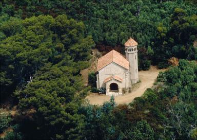 Vue arienne de la chapelle depuis l'est.