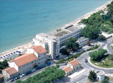 Vue aérienne de la façade nord, prise depuis le nord-est.