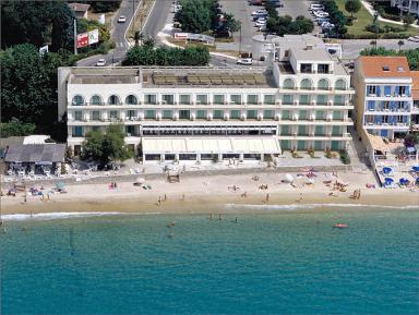 Vue aérienne de la façade sud, prise depuis le sud.