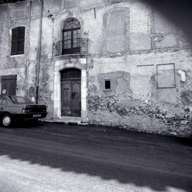 Maison : porte et fentre.