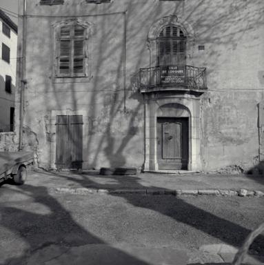 Vue d'ensemble de la façade.