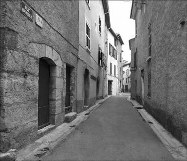 Cavalire Plage, avenue du Cap Ngre. Toilettes publiques construites sur la plage, vue d'ensemble de la faade sud depuis le sud (vers 1950).