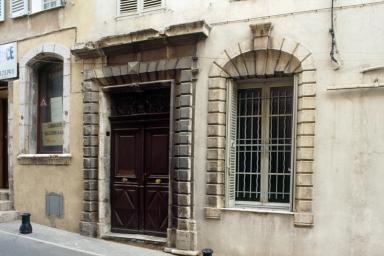 Maison, rue de l'Eglise (M1 1260) : porte et fentre du vestibule.