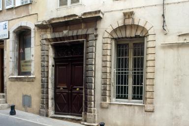 Maison, rue de l'Eglise (M1 1260) : porte et fenêtre du vestibule.