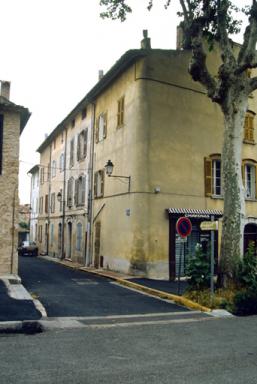Façade vue de l'Avenue Allongue.