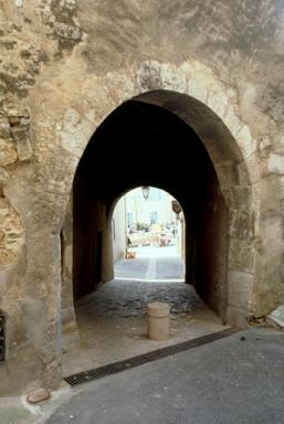 Rue Tre Barri - Portail dit «porte Tré Barri», revers.