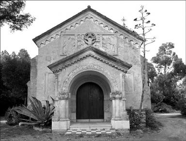 Chapelle. Vue d'ensemble de la faade antrieure.