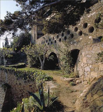 Dtail, vue du jardin et des murs de soutnement des terrasses, depuis le sud est.