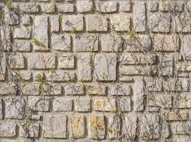 Détail, appareil en pierre sur la partie inférieure de la façade est.