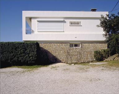 La façade est, depuis l'est.