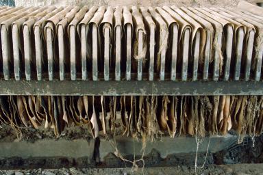 Aire de lavage de la terre. "Filtre presse". Détail.