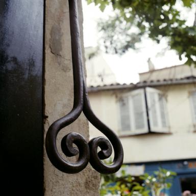Détail : poignée de la pompe.