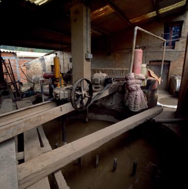 Aire de lavage de la terre. Le délayeur ou le délavoir.