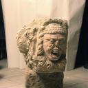 fragment d'entablement avec deux mascarons. Dtail du mascaron de l'extrmit