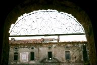 Grand cloître : galerie est.