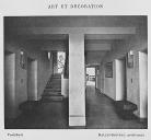 Logis initial. Rez-de-chaussée. Le vestibule pris de l'entrée.