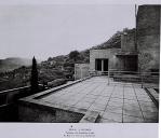 Logis initial. Terrasse du premier étage. Vue d'ensemble.