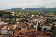 Vue d'ensemble prise de la chapelle Sainte-Croix vers le sud-est.