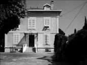 Vue de la façade antérieure..