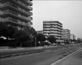 Rue Roland Garros. Vue prise du sud.