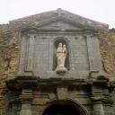 Mur d'enceinte, front sud, porte, partie supérieure : vue d'ensemble.