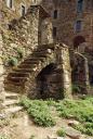 Enceinte, front ouest, escalier d'accs  la terrasse.