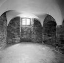 Bâtiment C, premier étage de soubassement, première pièce du côté sud.
