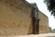 Mur d'enceinte, front sud, vue d'ensemble prise de l'ouest.