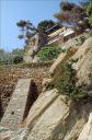 Contrefort sur le mur de soutnement du jardin, depuis le bord de mer,  l'est.