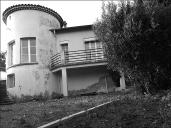 Vue d'ensemble de la façade sud-est.