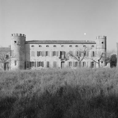 Façade principale au sud, vue d'ensemble.