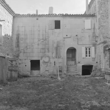 Deuxième cour intérieure, côté est, vue d'ensemble prise de l'ouest.